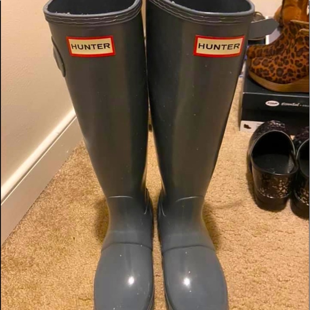 Size 7 Hunter boots with socks